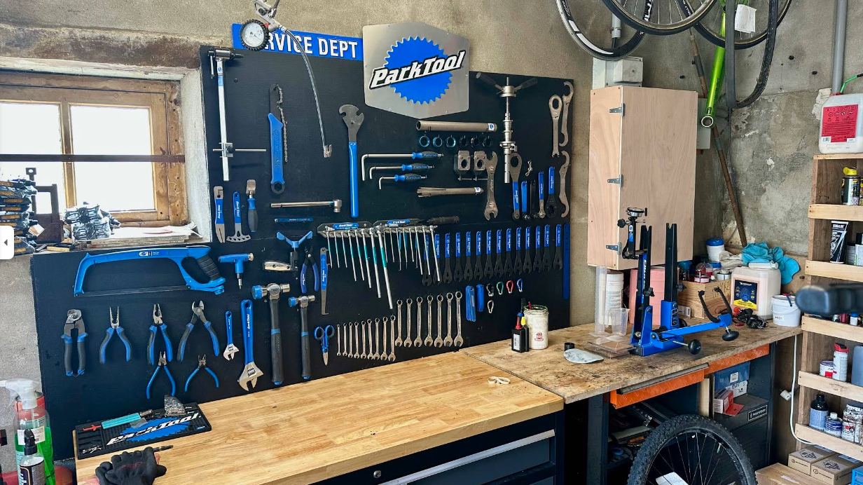 Réparation et entretien de vélo en atelier